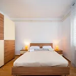 Vesna Lux - Five Bedroom With Swimming Pool Vila *