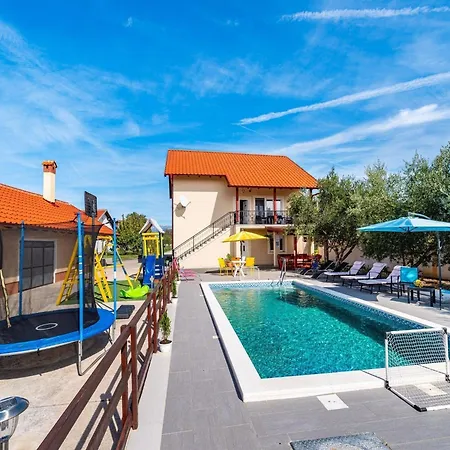 Вилла Vesna Lux - Five Bedroom With Swimming Pool Задар