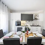 Villa Vesna Lux - Five Bedroom With Swimming Pool