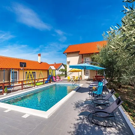 Vesna Lux - Five Bedroom With Swimming Pool Villa Zadar