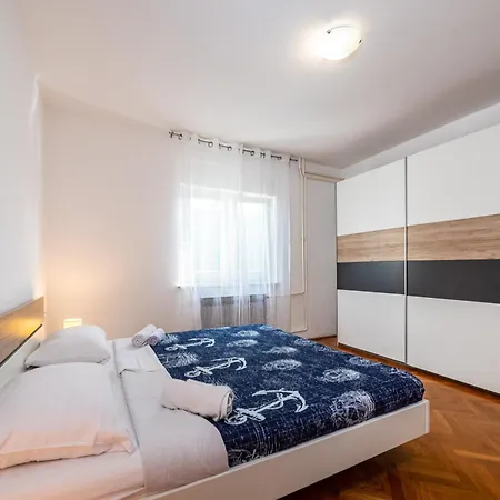 Vesna Lux - Five Bedroom With Swimming Pool Zadar